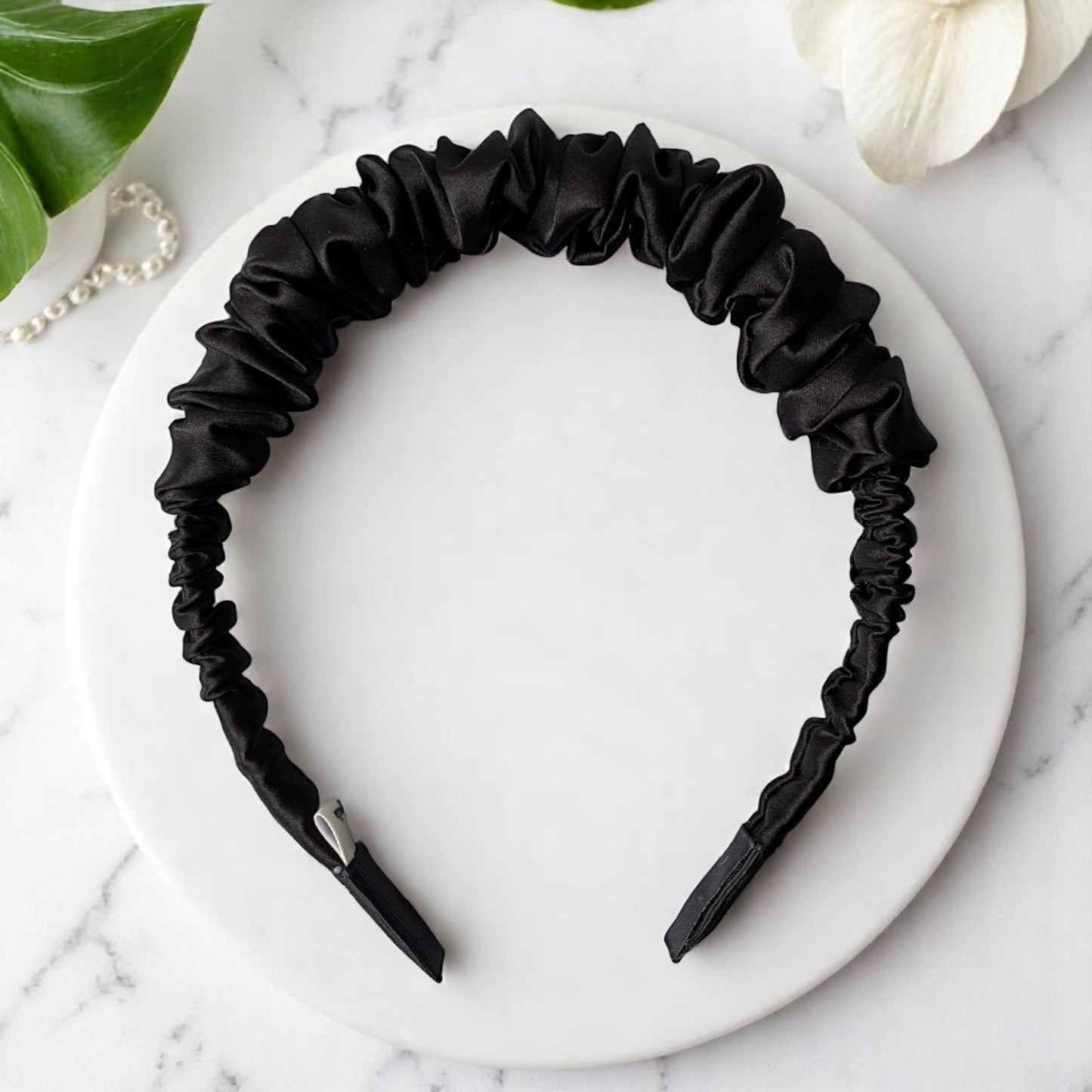 DIADEMA SATINADA SCRUNCH - NOIR CLÁSICA